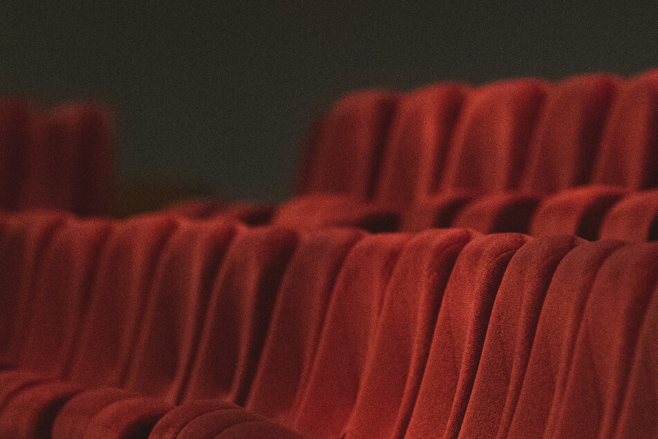 On Oscars weekend, empty seats plague US movie theaters